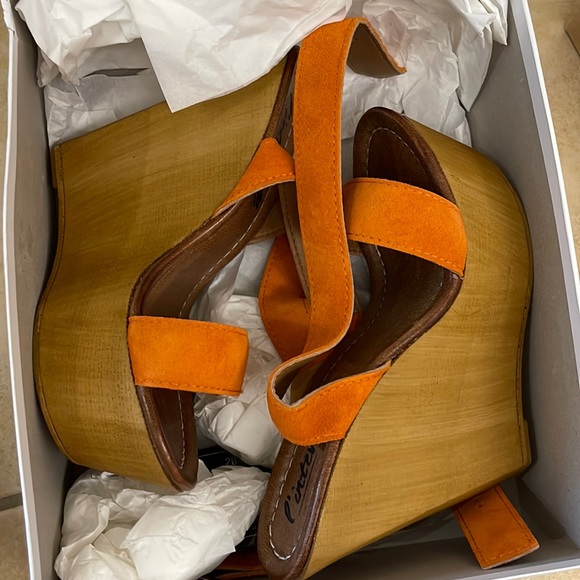 L'INTERVALLE Shoes - New orange suade sandals